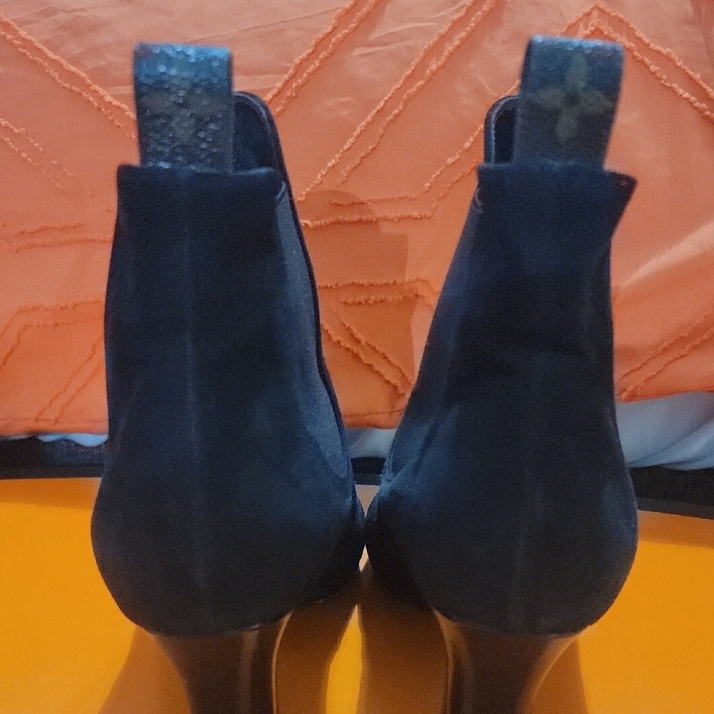 Louis Vuitton Chic Black Suede Booties - Picture 3 of 6